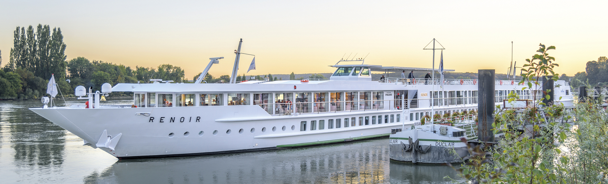 MS Renoir am Ufer der Seine - 267832©Paul Hilbert