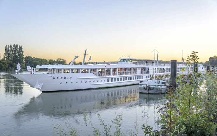 MS Renoir am Ufer der Seine - 267832©Paul Hilbert