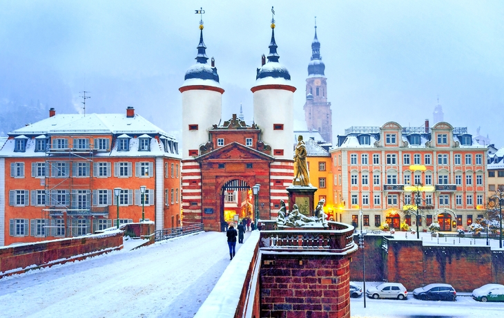Barocke Altstadt von Heidelberg im Winter - © Boris Stroujko - stock.adobe.com