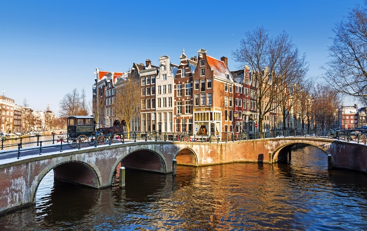 winterliches Amsterdam, Niederlande - © dennisvdwater - stock.adobe.com