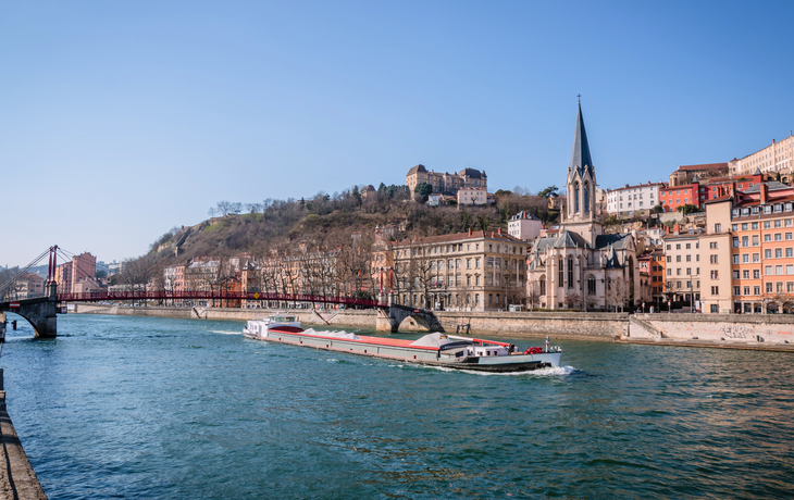 Eglise Saint Georges und das alte Lyon von den Ufern der Saône aus gesehen - ©MangAllyPop@ER - stock.adobe.com