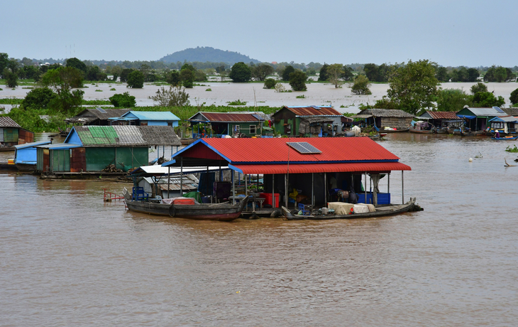 schwimmendes Dorf in der Nähe von Kampong Chhnang - © PackShot - stock.adobe.com