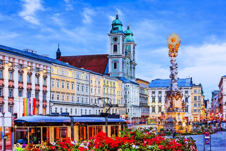 Dreifaltigkeitssäule auf dem Hauptplatz von Linz in Österreich - © emperorcosar - stock.adobe.com