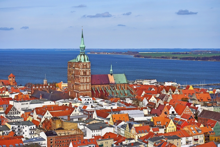 Stralsund mit der Sankt-Nikolai-Kirche - © Manuel Schnfeld - Fotolia
