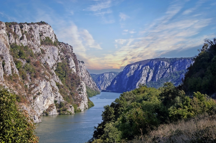 Donau in der Nähe der serbischen Stadt Donji Milanovac - © nikolafoto21 - stock.adobe.com