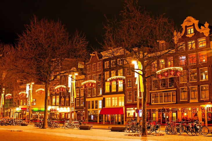 Amsterdam in der Nacht in der Weihnachtszeit in den Niederlanden - © Nataraj - Fotolia
