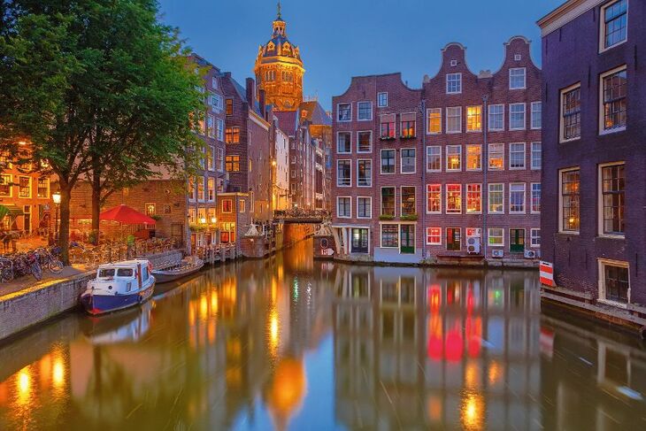 Amsterdam at night - © sborisov - Fotolia