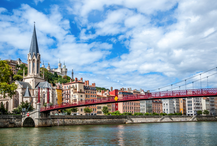 Eglise Saint Georges und das alte Lyon von den Ufern der Saône aus gesehen - ©jasckal - stock.adobe.com