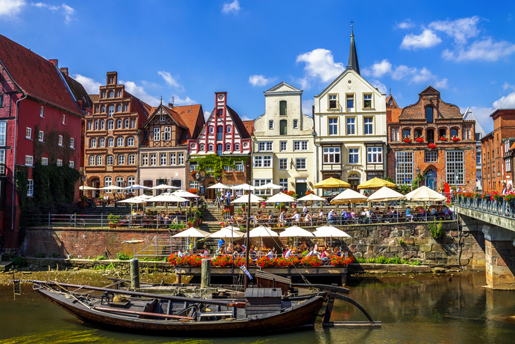 Stintmarkt am Lüneburger Hafen - ©Sina Ettmer - stock.adobe.com